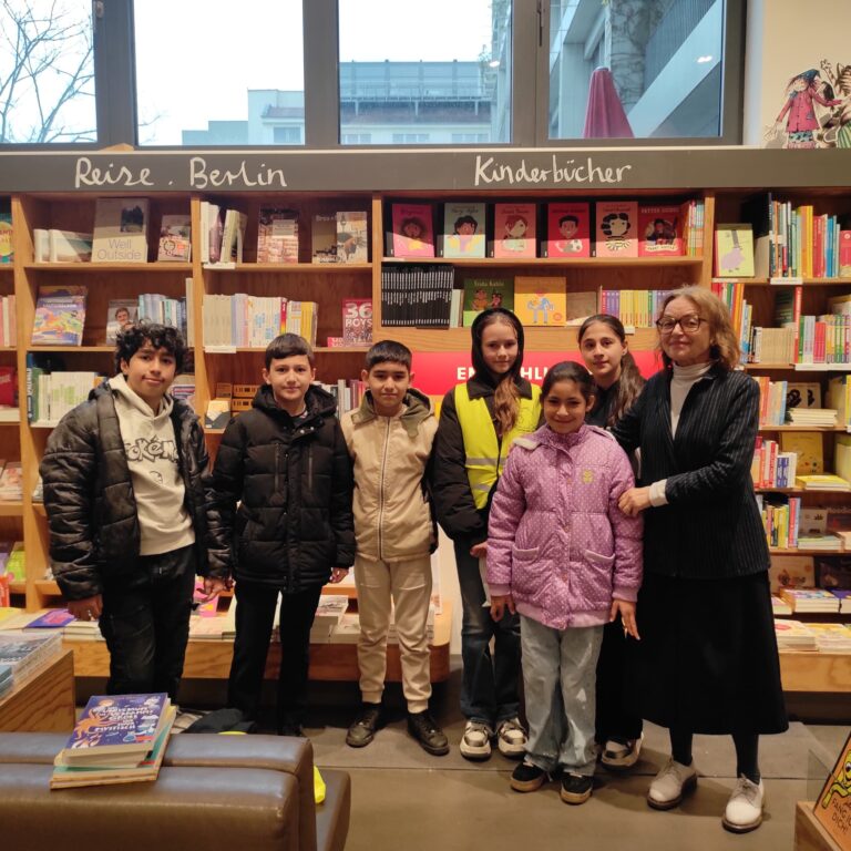 Besuch der Buchhandlung Moritzplatz und Buchgeschenke